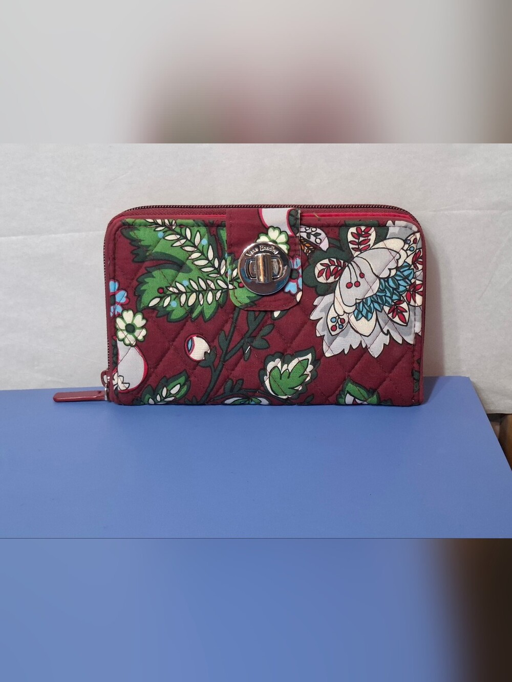 Vera Bradley "Bordeaux Blooms" Quilted Turnlock RFID Wallet- EUC